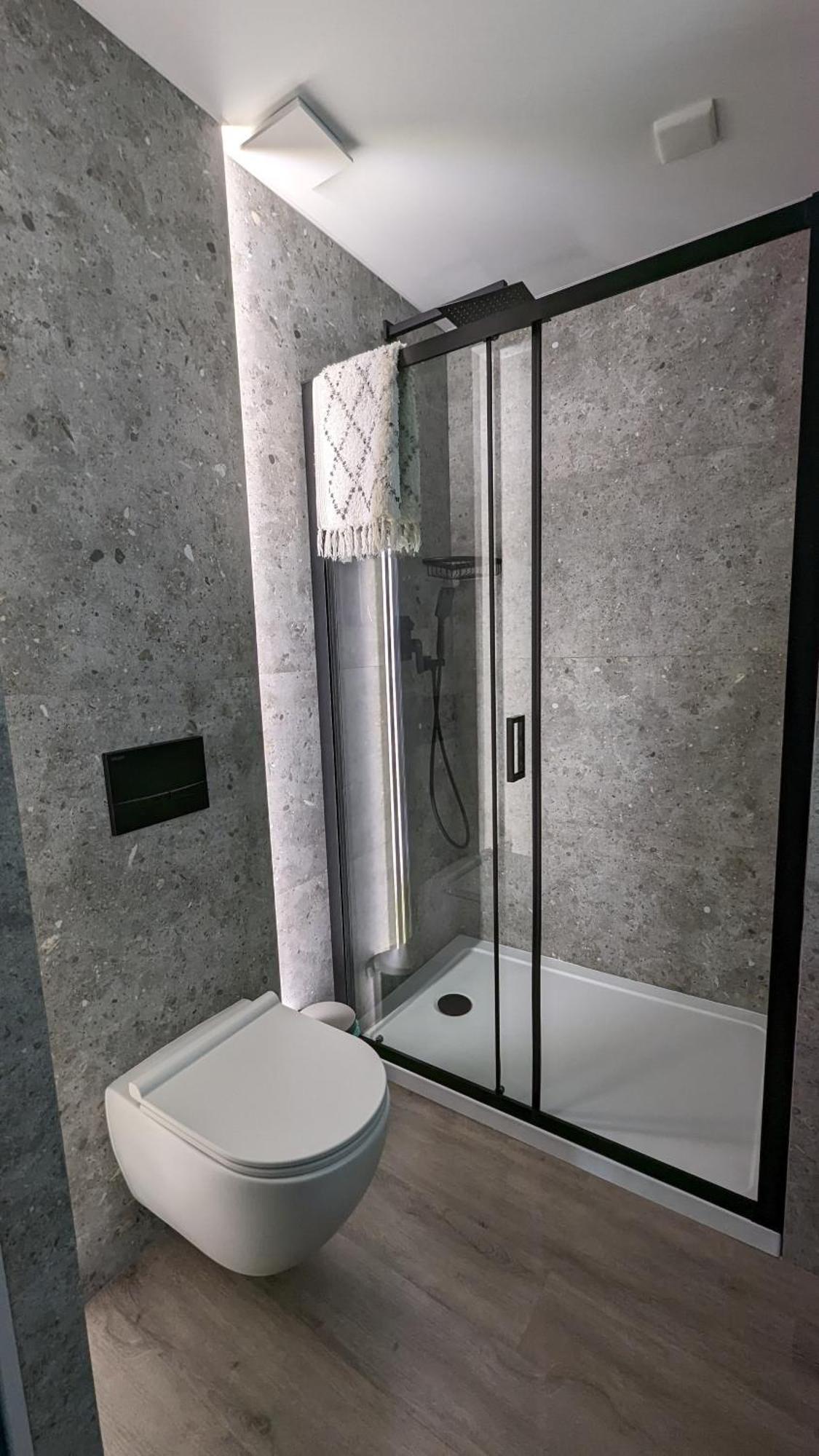 צ'יסינאו Hermes Avenue Apartments מראה חיצוני תמונה